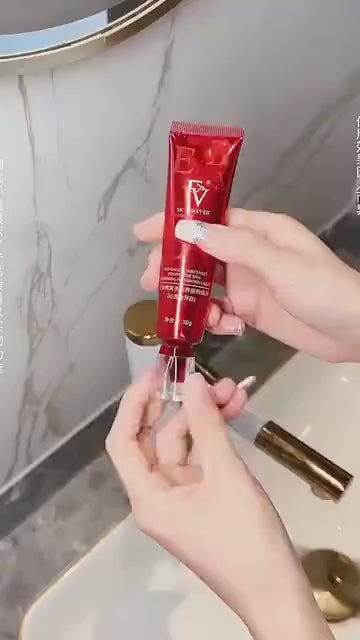 SKF Red Diamond Liquid Foundation 30g Waterproof & Long Lasting