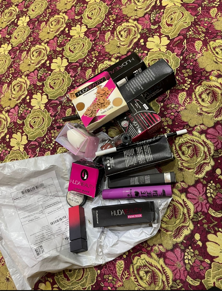 17 in 1 Makeup Kit For Pakistani Skin & Climate